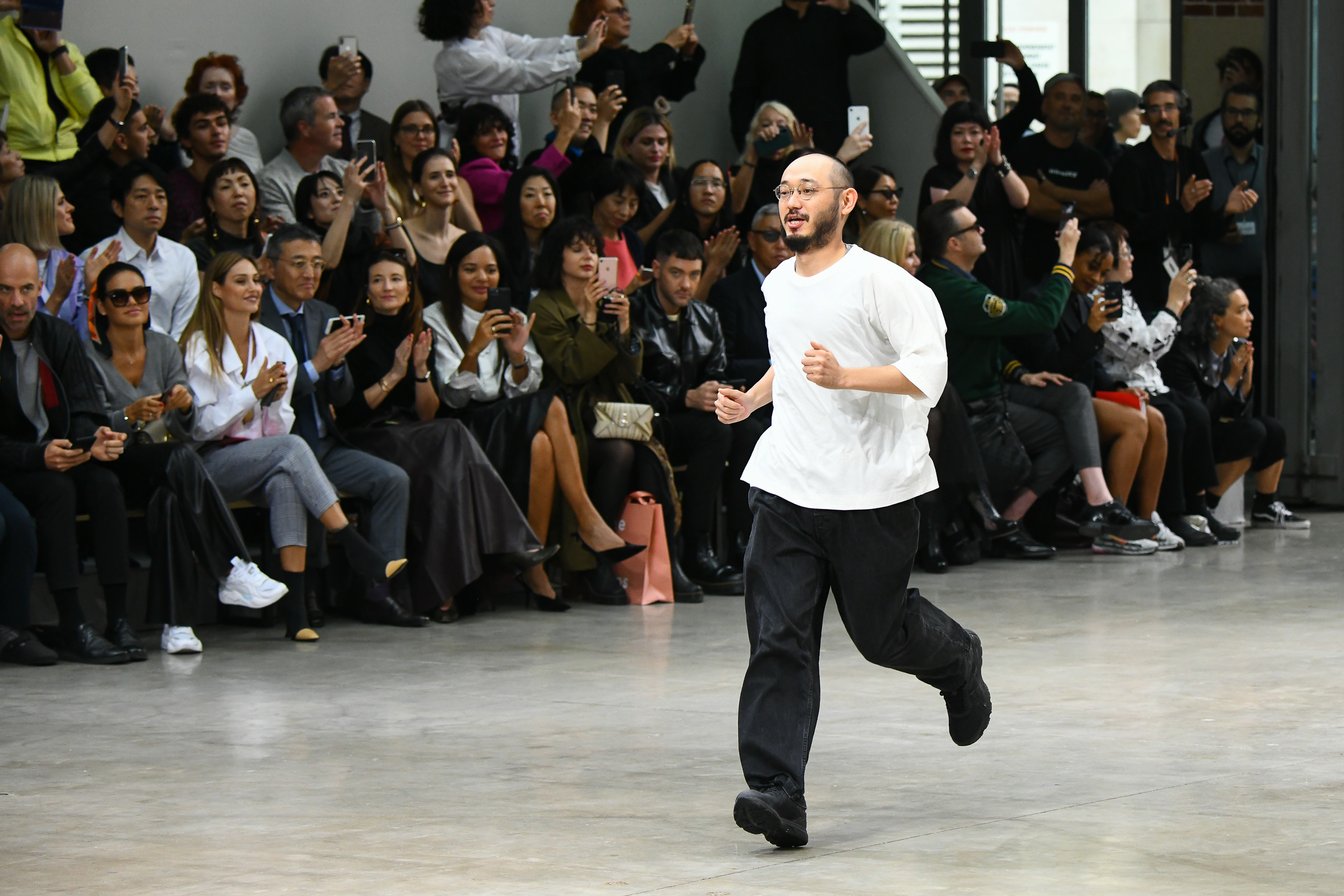 イッセイ ミヤケ新デザイナーによる初のショー、近藤悟史「心に届く